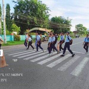 Jamin Keamanan Pelajar, Personel Polsek Utan Gelar “Strong Point” Pagi di Kawasan Sekolah