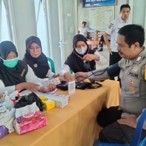 Polsek Rasanae Timur Ikuti Rakor Penggerak “Si Cerah” dan Donor Darah Bersama Pemerintah Kecamatan