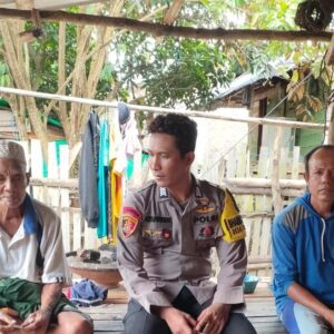 Pererat Silaturahmi dan Edukasi Warga Binaan Jaga Harkamtibmas Bhabinkamtibmas Polsek Monta Sambangi Desa Binaan