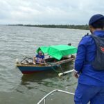 Edukasi Keselamatan dan Ikhlas Berbagi, Satpolairud Polres Bima Arungi Laut Salurkan Bantuan Sembako Bagi Nelayan