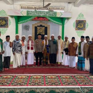 Khutbah Jum’at, Bhabinkamtibmas Polsek Woha Imbau Warga Jaga Kerukunan dan Harkamtibmas Selama Bulan Suci Ramadhan