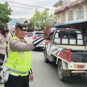 Polres Bima Kota Intensifkan Strong Point Sore, Antisipasi Kemacetan Jelang Berbuka