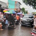 Melalui Patroli Ngabuburit, Polsek Bolo Laksanakan Pemantauan dan Gatur Lalin di Pasar Sore