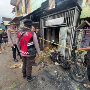 Main Petasan Berujung Petaka, Kios dan Satu Unit Motor di Seketeng Ludes Dilalap Api