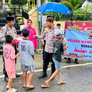Polri Untuk Masyarakat, Ramadhan Penuh Berkah Polsek Wawo Berbagi Takjil kepada Warga dan Pengendara