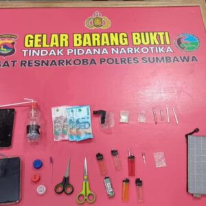 Gerebek Kamar Kos di Labuhan Badas, Sat Resnarkoba Polres Sumbawa Amankan Tiga Terduga Pelaku dan 5,20 Gram Sabu