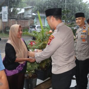 Kapolres Bima Kabupaten Bagikan Takjil dan Buka Puasa Bersama Awak Media
