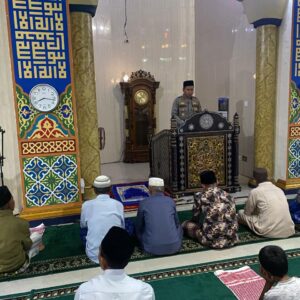 Safari Ramadan Polsek Sekongkang, Warga Antusias Ikuti Ibadah dan Tausiah
