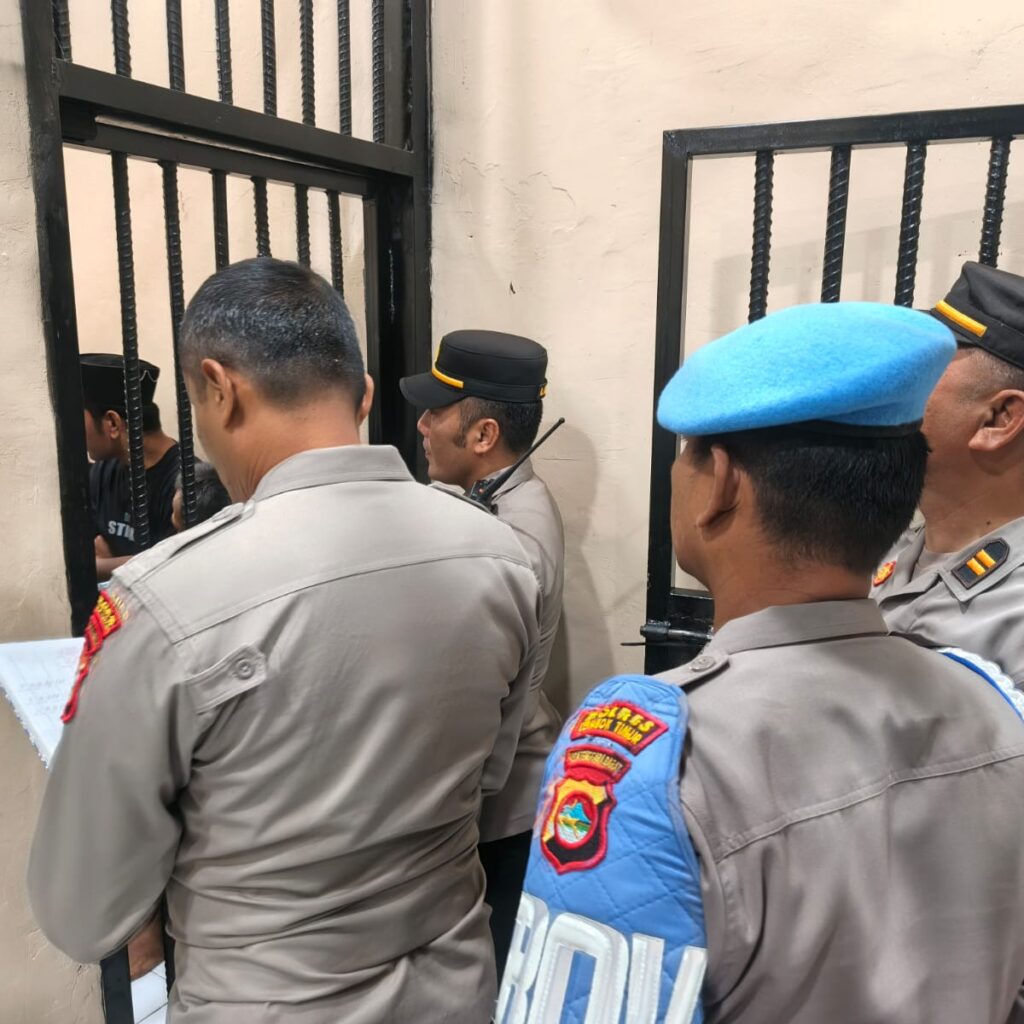 Piket Pawas dan Propam Polres Lombok Timur Laksanakan Pengecekan Tahanan, Situasi Aman dan Terkendali