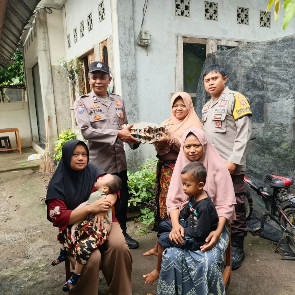 Aksi Satu Personel Satu Telur Polsek Kediri Sasar Balita Banyumulek