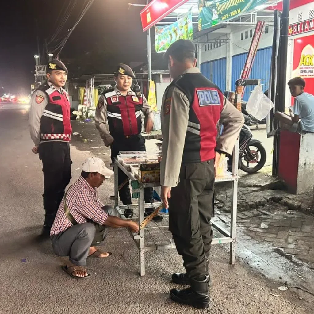 Antisipasi Perang Petasan, Sat Samapta Polres Lobar Edukasi Pedagang