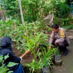 Polsek Labuapi Sulap Pekarangan Warga Jadi Lumbung Pangan Mandiri