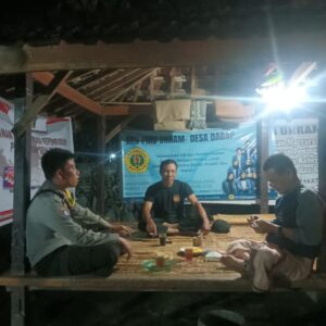 Bhabinkamtibmas Desa Dadap Jalin Silaturahmi dengan Kepala Desa, Ajak Warga Dukung Ketahanan Pangan dan Jaga Kamtibmas