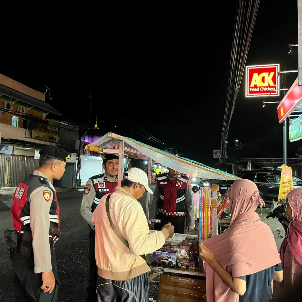 Polres Lombok Barat Patroli Dialogis Antisipasi Perang Petasan