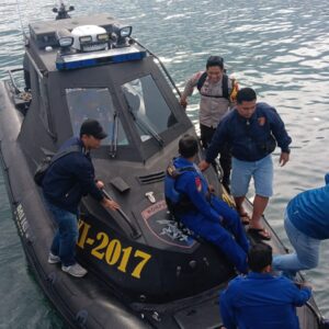 Anak Laki-laki Ditemukan Meninggal di Pesisir Sebotok, Polisi Lakukan Olah TKP dan Evakuasi