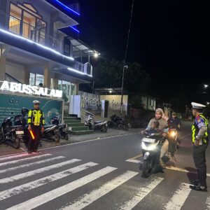 Pengamanan Tarawih di Dompu, Sat Lantas Pastikan Arus Lalu Lintas Tetap Tertib