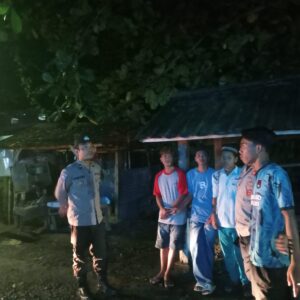 **Polsek Poto Tano Intensifkan Patroli Dialogis, Ajak Warga Jaga Keamanan Lingkungan**