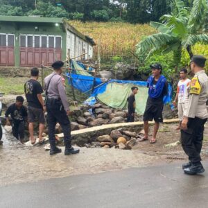 Patroli KRYD Polsek Donggo, Cipta Kondisi Menjelang Lebaran Idul Fitri di Wilayah Hukumnya