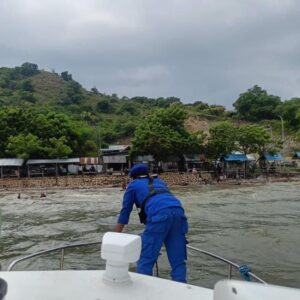 Satpolairud Polres Bima Kabupaten Gelar Patroli Perairan dan Pengamanan Wisata di Pantai Kalaki