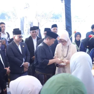 Lebaran Topat 2026: Ribuan Warga Padati Senggigi dalam Balutan Tradisi Sasak yang Sakral