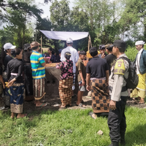 Wujud Toleransi Dan Pelayanan, Bhabinkamtibmas Labuhan Badas Kawal Prosesi kremasi Umat Hindu