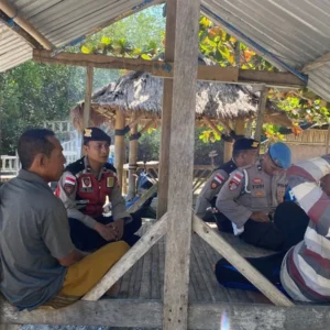Tingkatkan Keamanan Kawasan Wisata, Polsek Sekotong Intensifkan Patroli KRYD di Pantai Gunung Ketapang