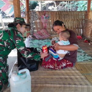 Sentuhan Kepedulian Babinsa Ringankan Beban Keluarga Stunting