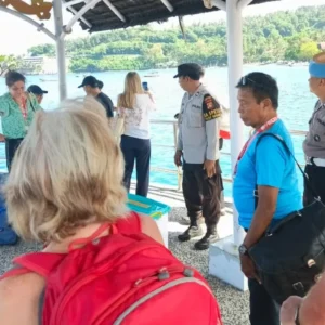 Jaga Kondusivitas Kawasan Wisata, Polsek Batulayar Intensifkan Patroli Keamanan di Pelabuhan Senggigi