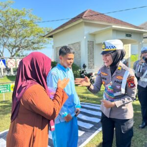 Dari Rambu Hingga Safety Riding, Polisi Bekali Siswa SLBN 3 Mataram