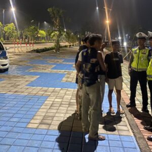 Waspada Balap Liar, Satlantas Polres Lombok Barat Jaga Ketat Area Kantor Pemda Malam Hari