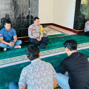 Sentuhan Rohani di Balik Seragam, Personel Polsek Kediri Perkuat Karakter Humanis Melalui Binrohtal