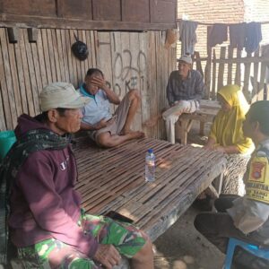 Sambang Kamtibmas Humanis Bhabinkamtibmas Polsek Woha Imbau Warga Binaan Jaga Situasi Kamtibmas