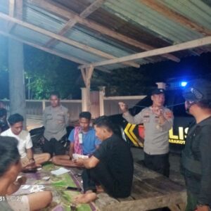 Gabungan Piket Fungsi Polsek Asakota Gelar Patroli Cipkon Blue Light, Sampaikan Imbauan Kamtibmas