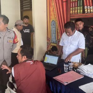 Polsek Sekotong Kawal Penyaluran KKS, Pastikan Ratusan Warga Prasejahtera Terima Haknya dengan Aman