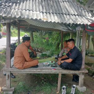 Bhabinkamtibmas Desa Batu Jangkih Perkuat Sinergi Kamtibmas Melalui DDS dan Silaturahmi dengan Kepala Desa