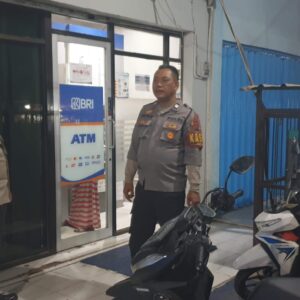 Perkuat Keamanan Objek Vital Polsek Praya Timur Intensifkan Patroli Dini Hari di Area Perbankan Desa Mujur