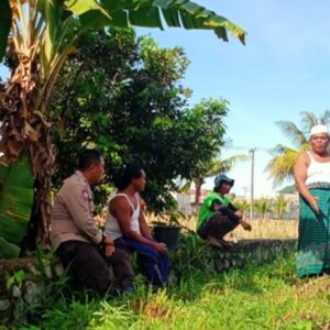 Bhabinkamtibmas Karang Bongkot Kawal Ketahanan Pangan Desa