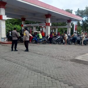 Personel Polsek Jerowaru Laksanakan Monitoring SPBU Sepapan, Antisipasi Gangguan Kamtibmas dan Kebakaran
