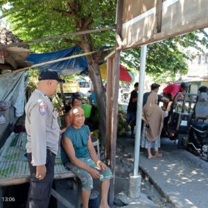 Bhabinkamtibmas Desa Wanasaba Sambangi Warga, Sosialisasikan Program Asta Cita dan Himbauan Kamtibmas