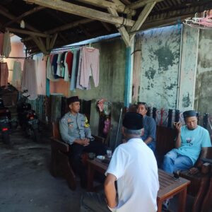 Bhabinkamtibmas Desa Paokmotong Sambangi Warga Bilasundung Utara, Ajak Jaga Kamtibmas Bersama