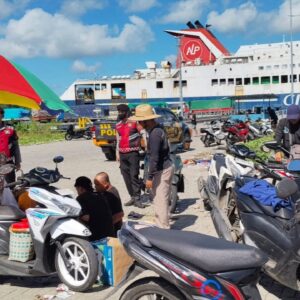 Polres Lombok Barat Perketat Keamanan Pelabuhan Gili Mas Lewat Patroli Dialogis dan Inovasi KEMOS 110