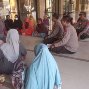Cara Polres Lombok Barat Jaga Desa Lembar Selatan Tetap Kondusif Lewat Sambang Desa
