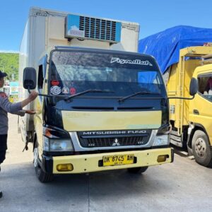 Pintu Masuk Lombok Dijaga Ketat, Polisi Geledah Muatan KMP Rodhita di Pelabuhan Lembar