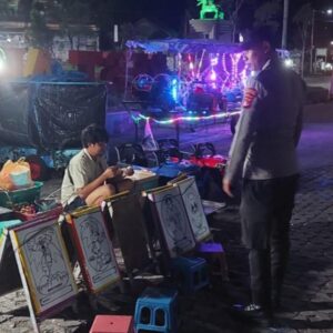 Anggota Polsek Kayangan Polres Lombok Utara melaksanakan Patroli dialogis