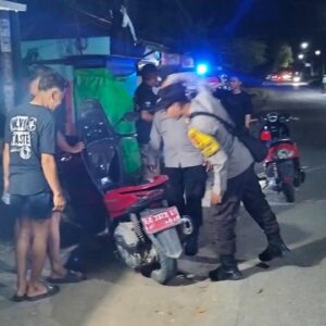 Cegah Peredaran Gelap Narkoba dan Senjata Tajam, Polsek Woha Gelar Kegiatan Razia dan Sweeping