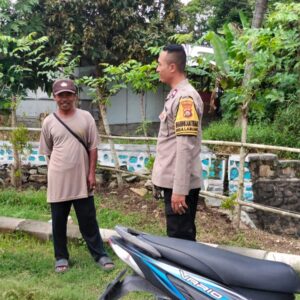 Bukan Sekadar Jaga Keamanan, Bhabinkamtibmas Labuapi Kini Fokus Edukasi Petani Hadapi Cuaca Ekstrem