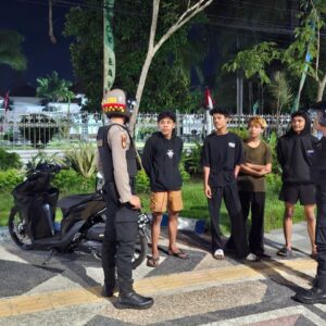 Cegah Balap Liar dan 3C, Tim Patroli Perintis Presisi Sisir Taman Kota Gerung Hingga Dini Hari