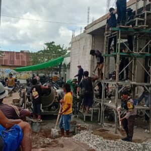 Sinergitas TNI-Polri dan Warga, Pembangunan Masjid Babul Hasanah di Desa Bugis Bergotong Royong