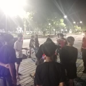 Polres Lombok Barat Siaga Tengah Malam, Amankan Gerung hingga Sosialisasikan Inovasi KEMOS ke Pemuda