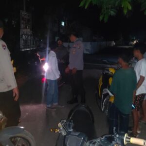 Patroli Dialogis, Polsek Sanggar Pantau Aktivitas Masyarakat di Malam Hari dan Pastikan Situasi Kamtibmas Kondusif